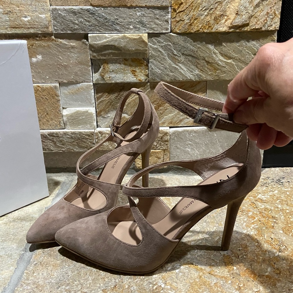 NEW, Neiman Marcus, “Pratt” taupe leather heels - Picture 3 of 6